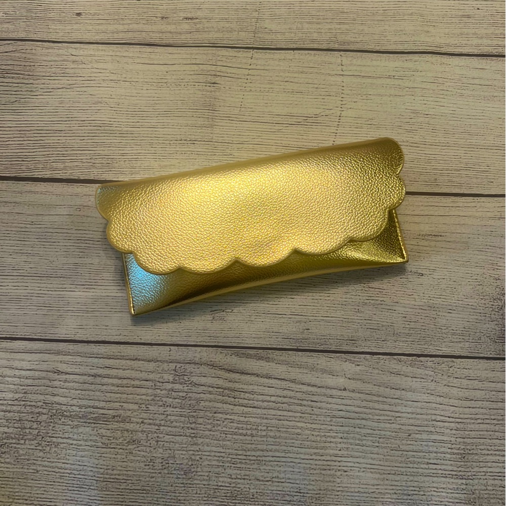 Gold Scalloped Women's Sunglass Case - EUC